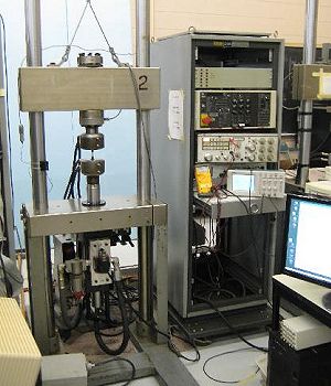 Axial Loaded Fatigue Specimen in Test Frame